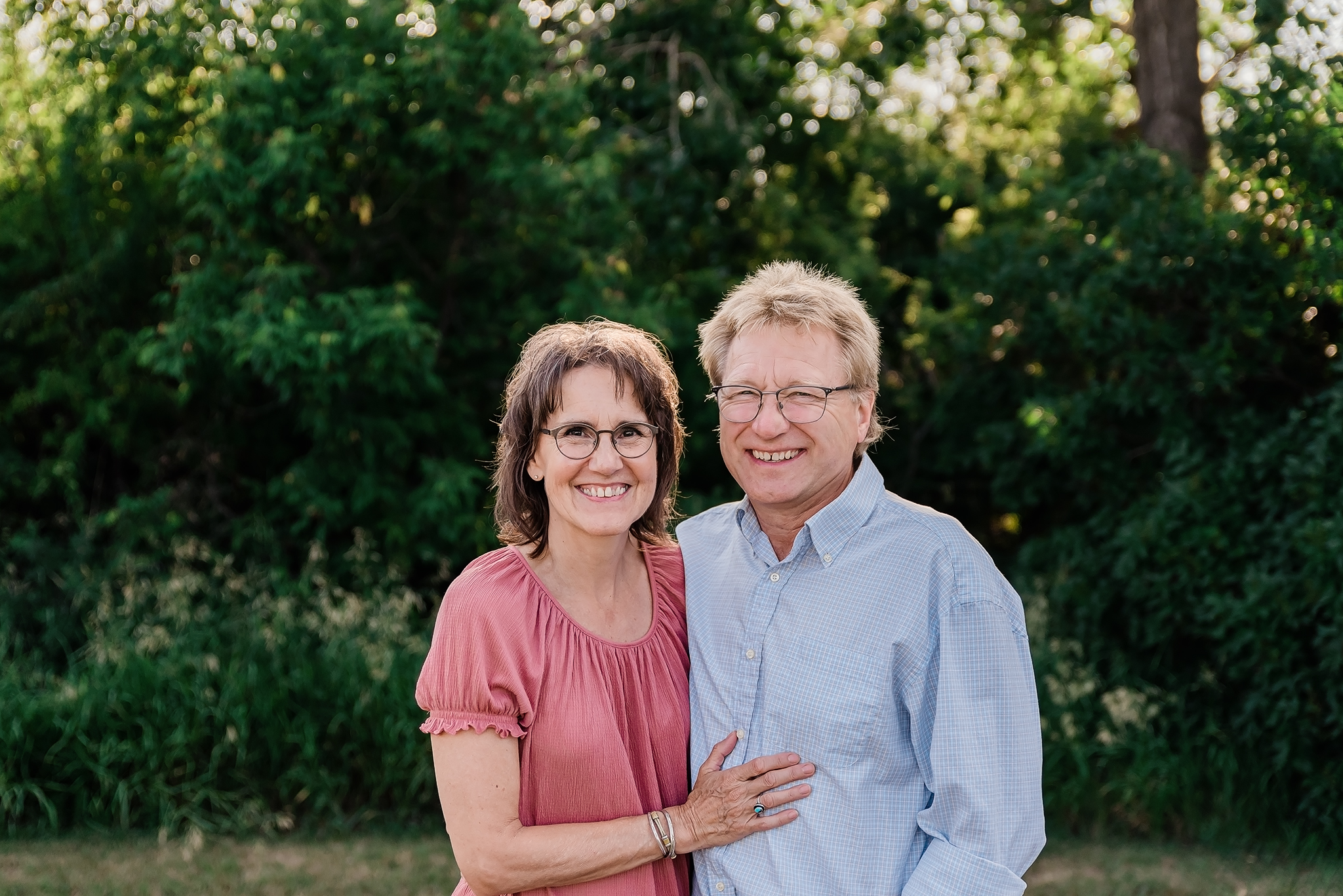 enamored couple photo session lacombe alberta